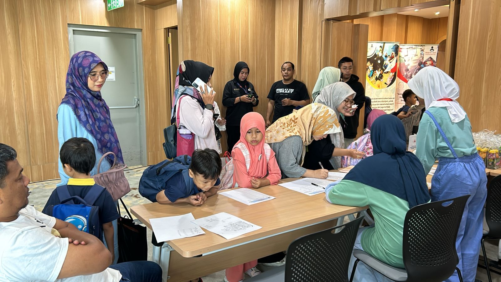 Workshop Menggambar : Warna Warni Buku Pertamaku